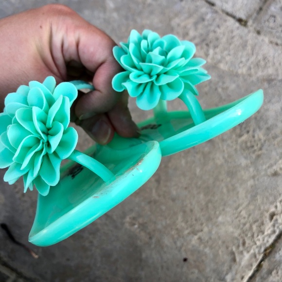 SOLD Toddler Girl Flower Sandals - Picture 3 of 6